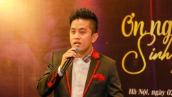 Mai Trần Lâm hát 