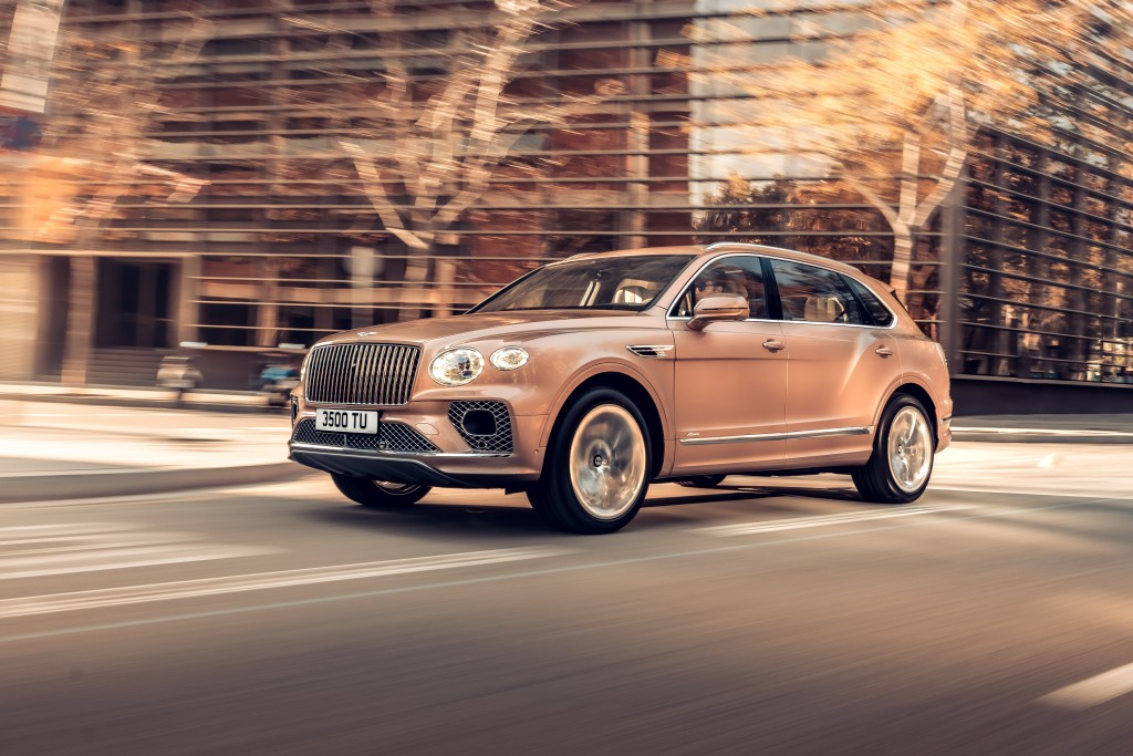 Bentayga EWB là mẫu xe có hàng ghế phía sau sở hữu tiện nghi bậc nhất, với 22 tùy chọn điều chỉnh cùng hệ thống cảm biến nhiệt độ tự động đầu tiên trên thế giới và công nghệ điều chỉnh tư thế