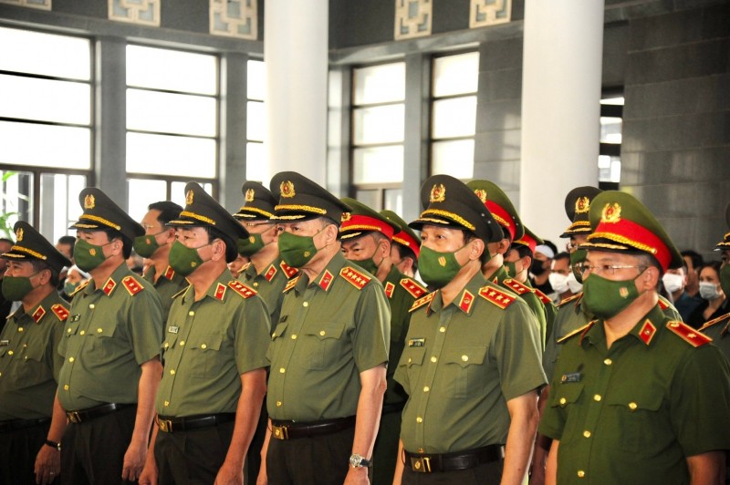 Bộ trưởng Tô Lâm và các đồng chí lãnh đạo, đại biểu tham dự Lễ tang 3 liệt sĩ.
