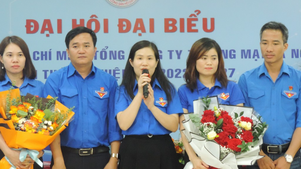 Bí thư Đoàn Thanh niên Hapro Trần Thu Phương thay mặt Ban chấp hành phst 
