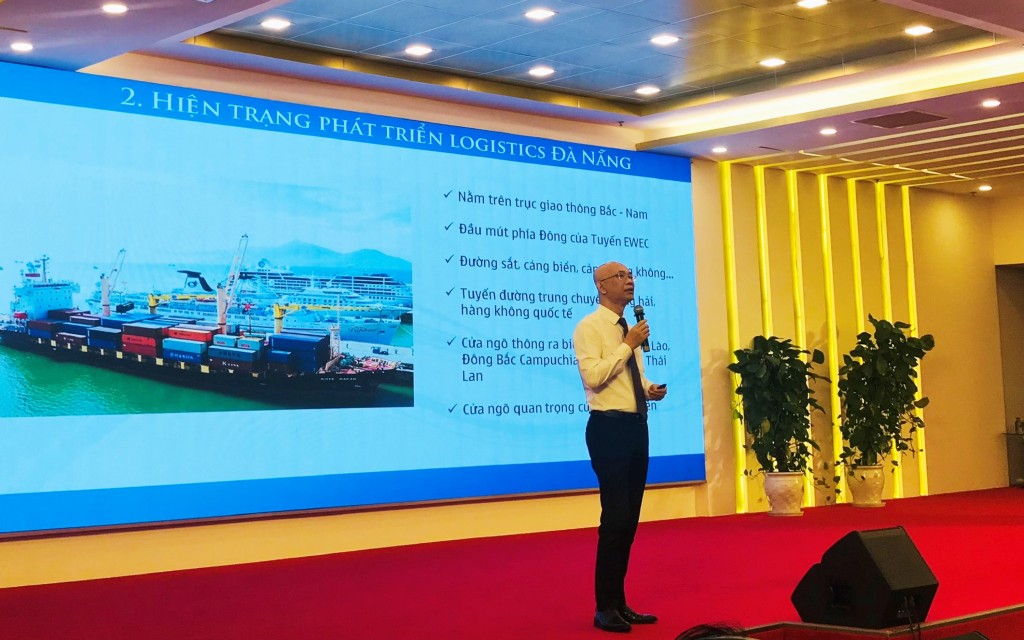 Ông Trần Thanh Hải, Phó Cục trưởng Cục Xuất nhập khẩu, Bộ Công Thương chia sẻ về vai trò của Đà Nẵng trong phát triển logistics (Ảnh Đ.Minh)