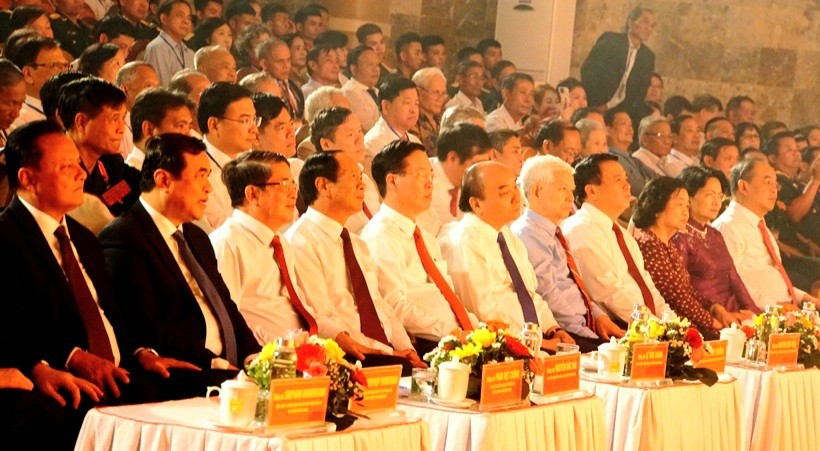 Chủ tịch nước Nguyễn Xuân Phúc cùng nhiều đồng chí lãnh đạo cấp cao của Đảng, Nhà nước tham dự lễ kỉ niệm