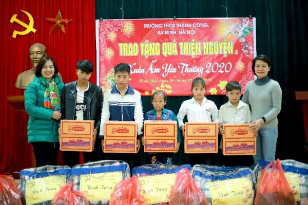 Chương trình “Xuân ấm yêu thương”  (ảnh tư liệu)do Trường THCS Thành Công tổ chức tại xã Huổi Một (tỉnh Sơn La)