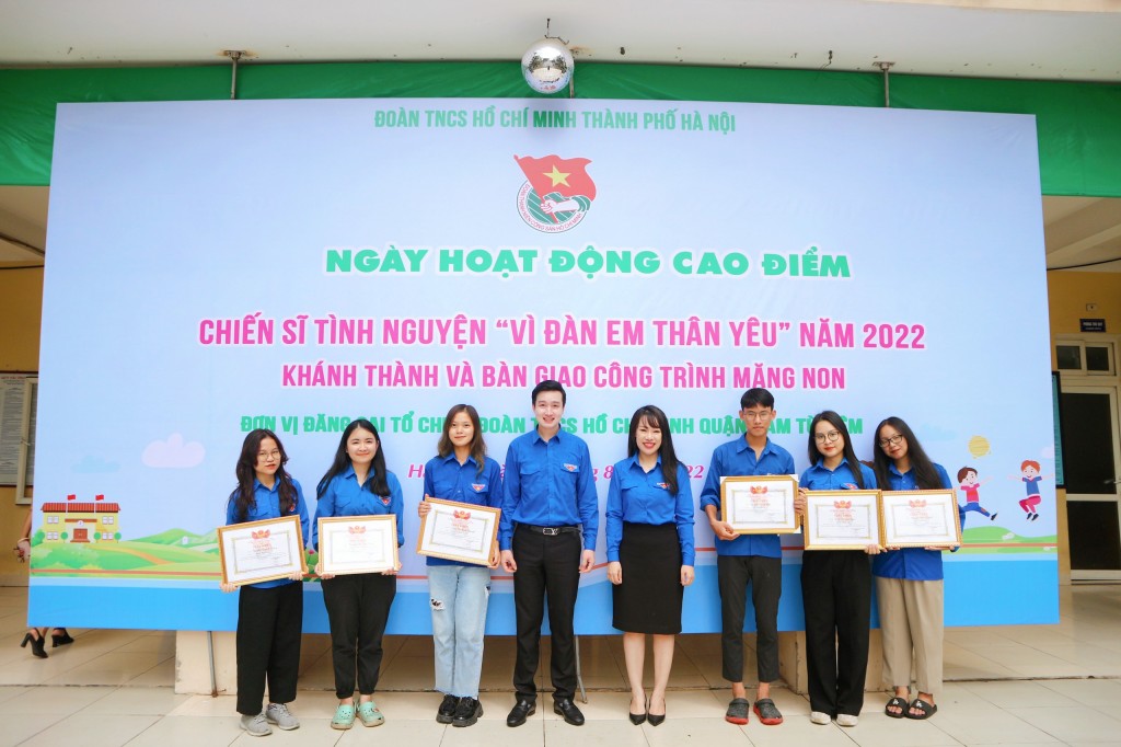 Nhiều hoạt động ý nghĩa trong ngày hoạt động cao điểm chiến sĩ tình nguyện “Vì đàn em thân yêu” Nhiều hoạt động ý nghĩa trong ngày hoạt động cao điểm chiến sĩ tình nguyện “Vì đàn em thân yêu”