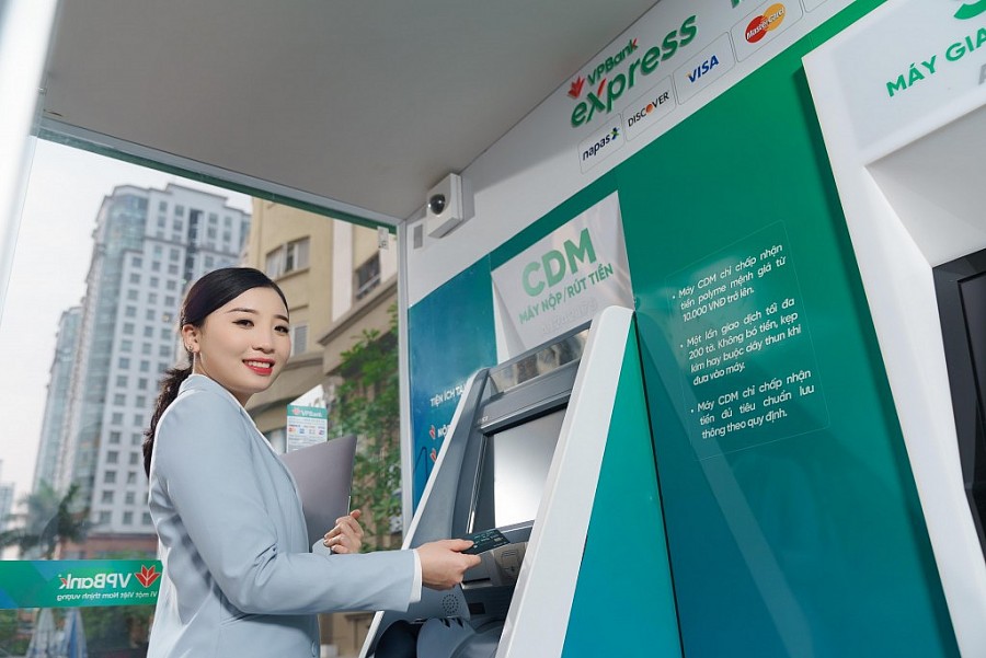 Trúng ngay ô tô Mercedes khi tham gia tiệc sinh nhật 29 tuổi của VPBank