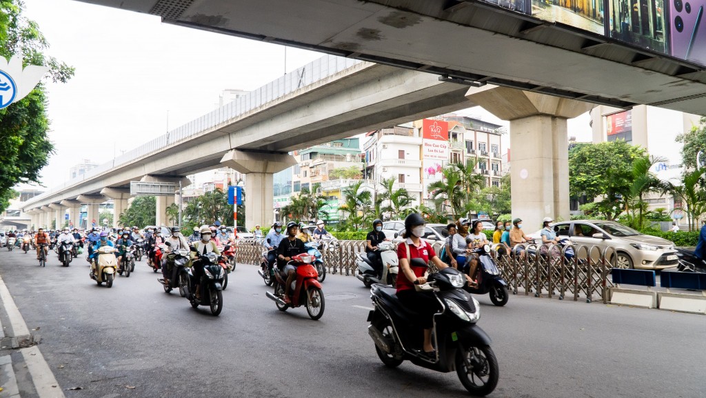 Giao thông đường Nguyễn Trãi vẫn hỗn loạn sau 3 ngày thí điểm tách làn