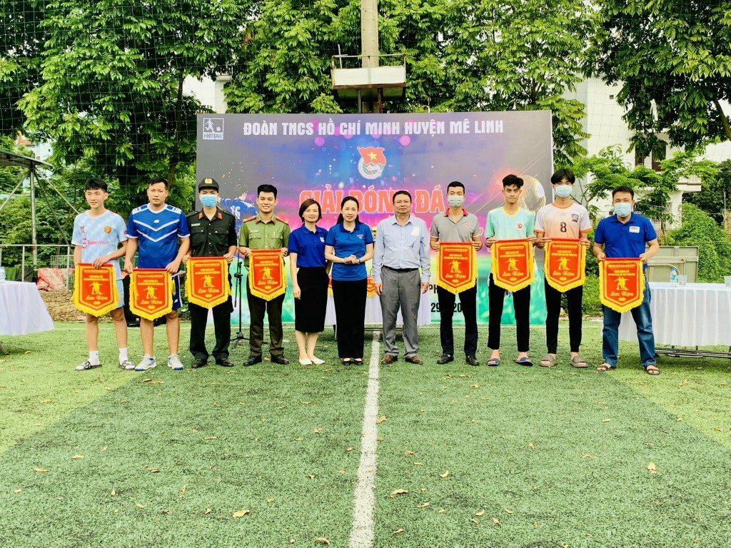 Giải bóng đá tranh cúp Mùa xuân do Huyện đoàn Mê Linh tổ chức