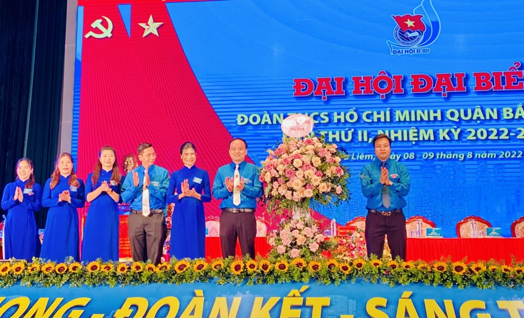 Hoạt động Đoàn gắn chặt với nhiệm vụ chính trị của địa phương, đơn vị Hoạt động Đoàn gắn chặt với nhiệm vụ chính trị của địa phương, đơn vị