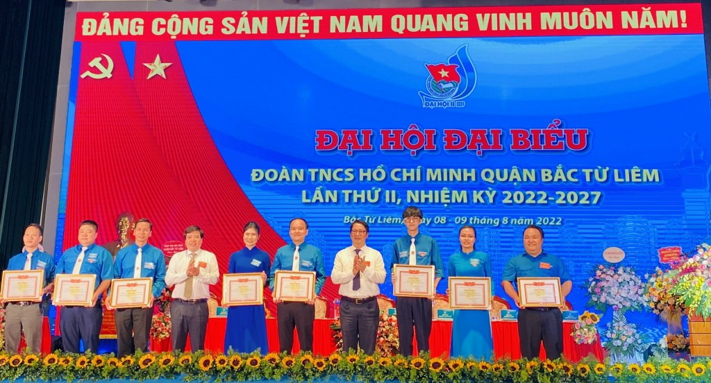 Hoạt động Đoàn gắn chặt với nhiệm vụ chính trị của địa phương, đơn vị Hoạt động Đoàn gắn chặt với nhiệm vụ chính trị của địa phương, đơn vị