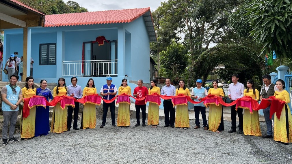 Trần Anh Group trao tặng thư viện sách cho trẻ em khó khăn huyện Tịnh Biên, An Giang