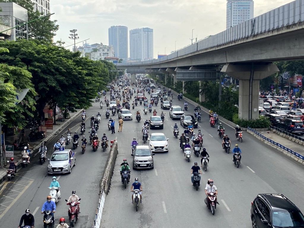 Phân làn đường Nguyễn Trãi (Hà Nội): Nhiều xe máy vẫn 