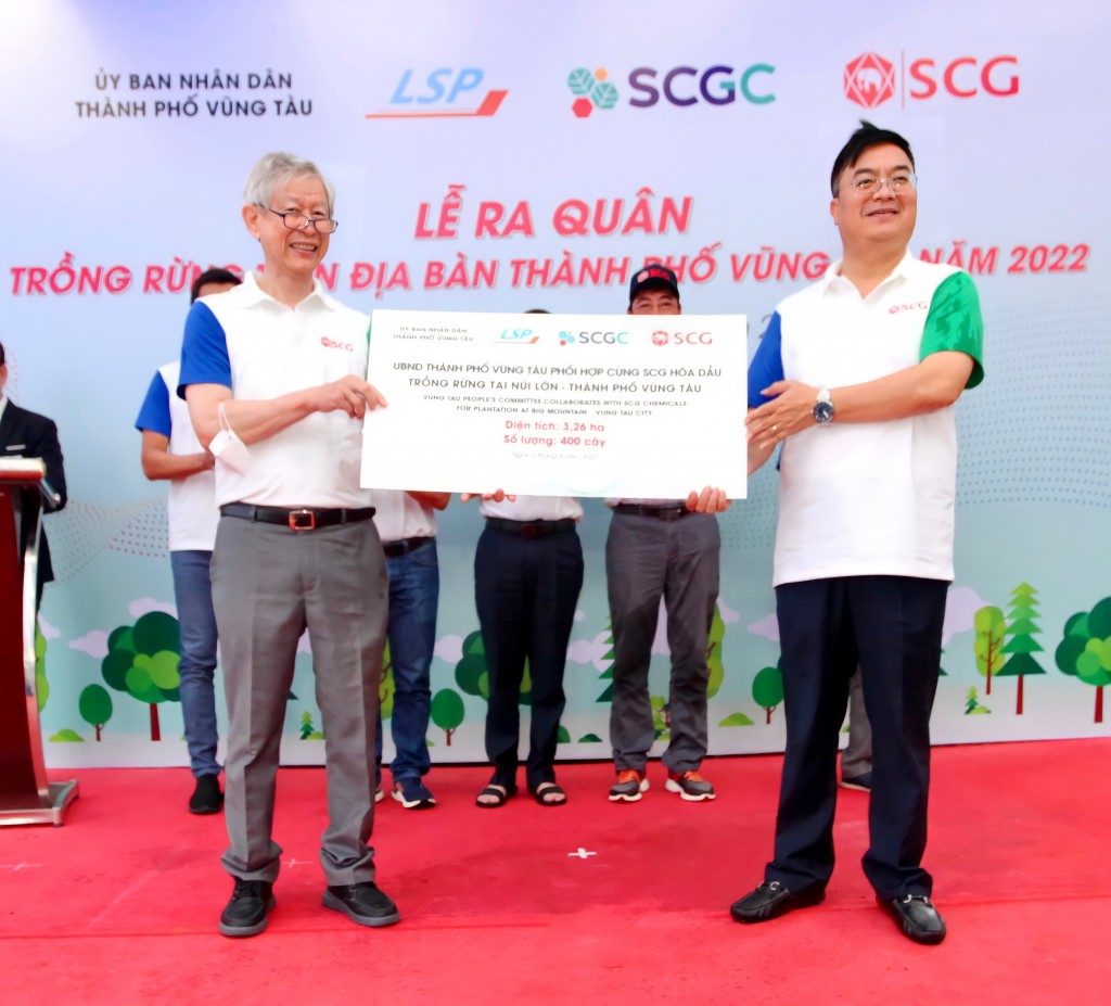 Công ty TNHH Đại chúng Hóa dầu SCG (SCGC) và Công ty TNHH Hóa dầu Long Sơn (LSP) phối hợp cùng Ủy ban Nhân dân thành phố Vũng Tàu trồng 400 cây xanh ở khu vực Núi Lớn (thành phố Vũng Tàu)