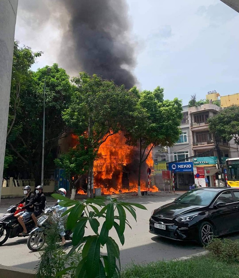 Hà Nội: Trong buổi sáng liên tiếp xảy ra 2 vụ cháy lớn gây thiệt hại nhiều tài sản