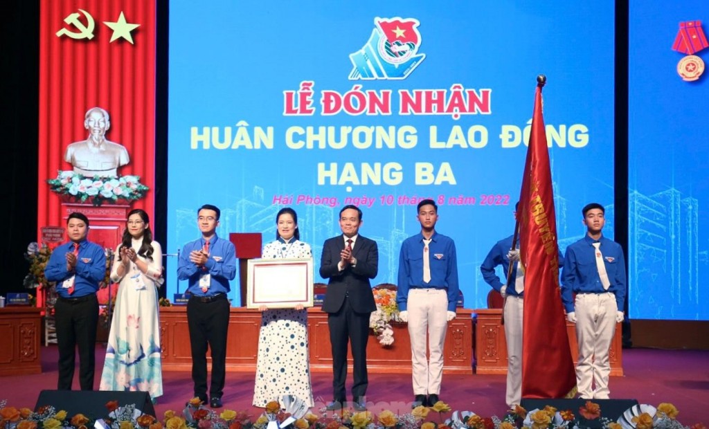 Bí thư Thành ủy Hải Phòng trao tặng Huân chương Lao động hạng Ba của Chú tịch nước cho Đoàn TNCS Hồ Chí Minh thành phố Hải Phòng