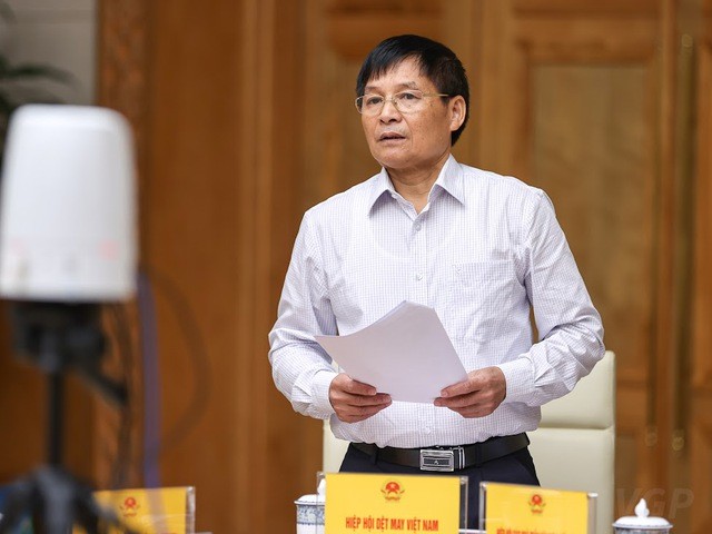 Ông Trương Văn Cẩm, Phó Chủ tịch Thường trực kiêm Tổng Thư ký Hiệp hội Dệt May Việt Nam chia sẻ tại Hội nghị 