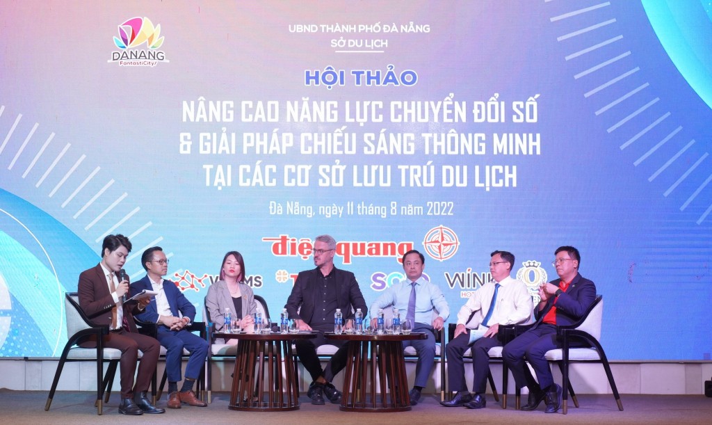 Đại diện các khách sạn 4-5 sao đã chia sẻ mô hình khách sạn thông minh và cách ứng dụng mô hình này (Ảnh Út Vũ)