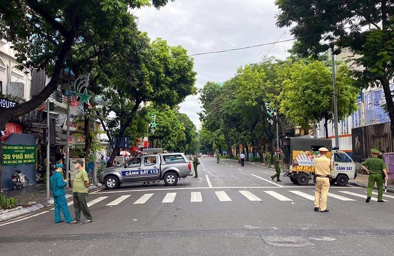 Lực lượng chức năng phong toả hiện trường, điều tra làm rõ nguyên nhân vụ việc