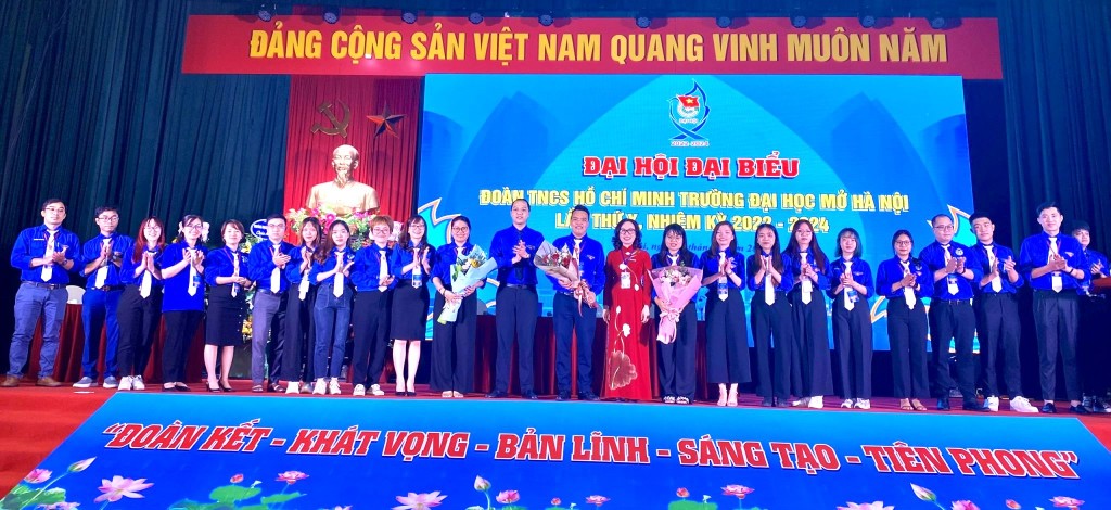 Đồng chí Lê Mạnh Hùng tái cử chức danh Bí thư Đoàn trường Đại học Mở Hà Nội