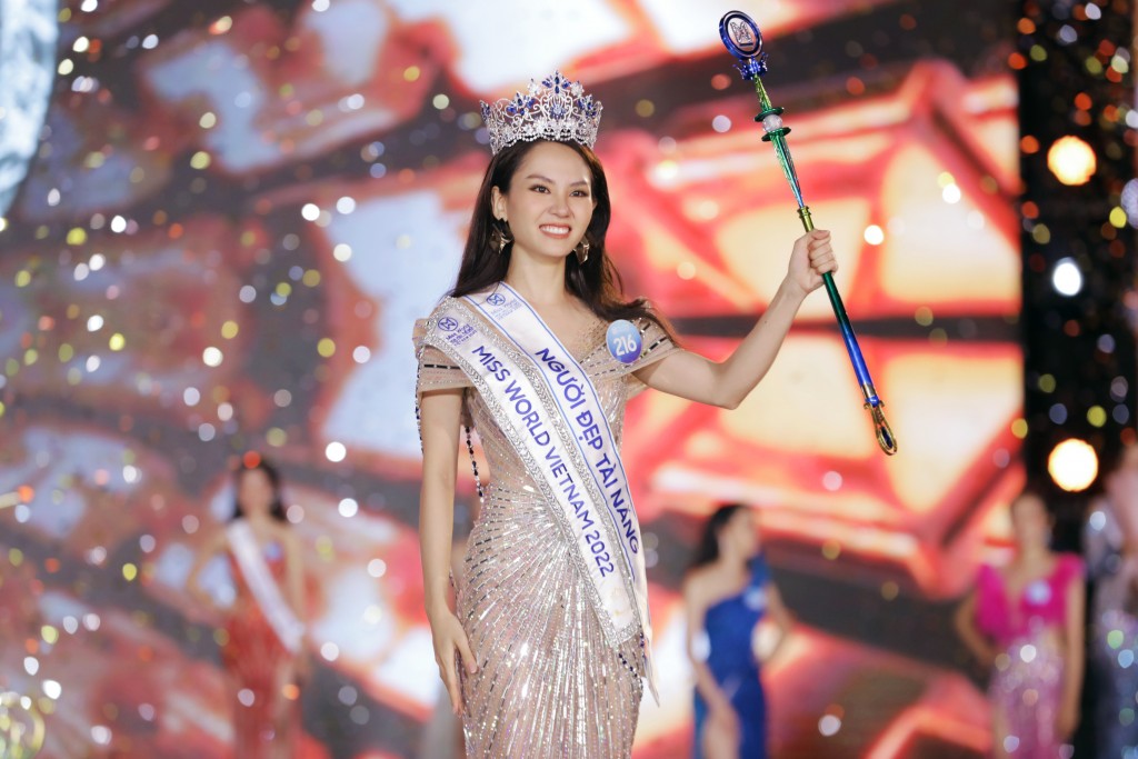 Hoa hậu Mai Phương giây phút đăng quang