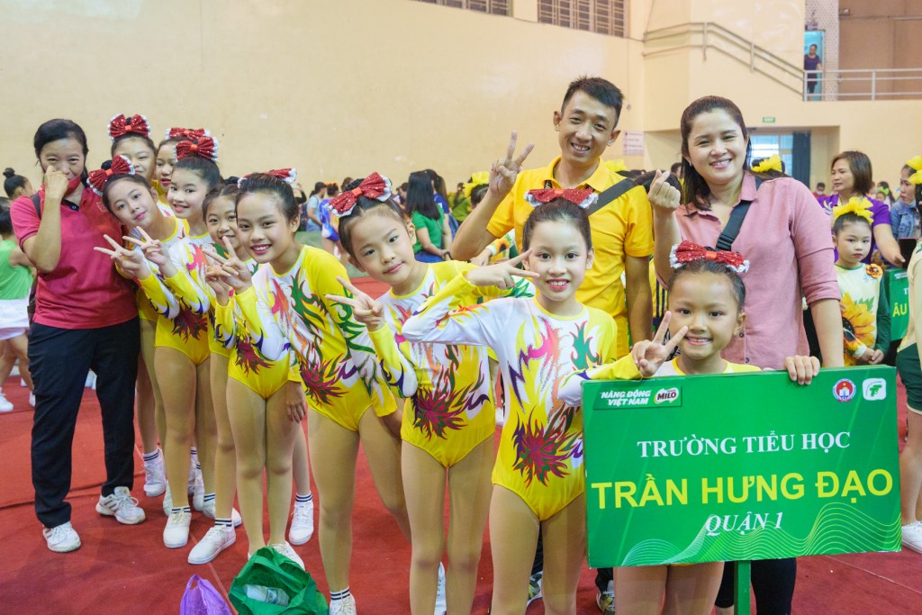 Phụ huynh cùng các thầy cô luôn nỗ lực tạo điều kiện để trẻ tìm thấy nguồn năng lượng và ý chí bền bỉ khi theo đuổi bộ môn Aerobic Phụ huynh cùng các thầy cô luôn nỗ lực tạo điều kiện để trẻ tìm thấy nguồn năng lượng và ý chí bền bỉ khi theo đuổi bộ môn Aerobic