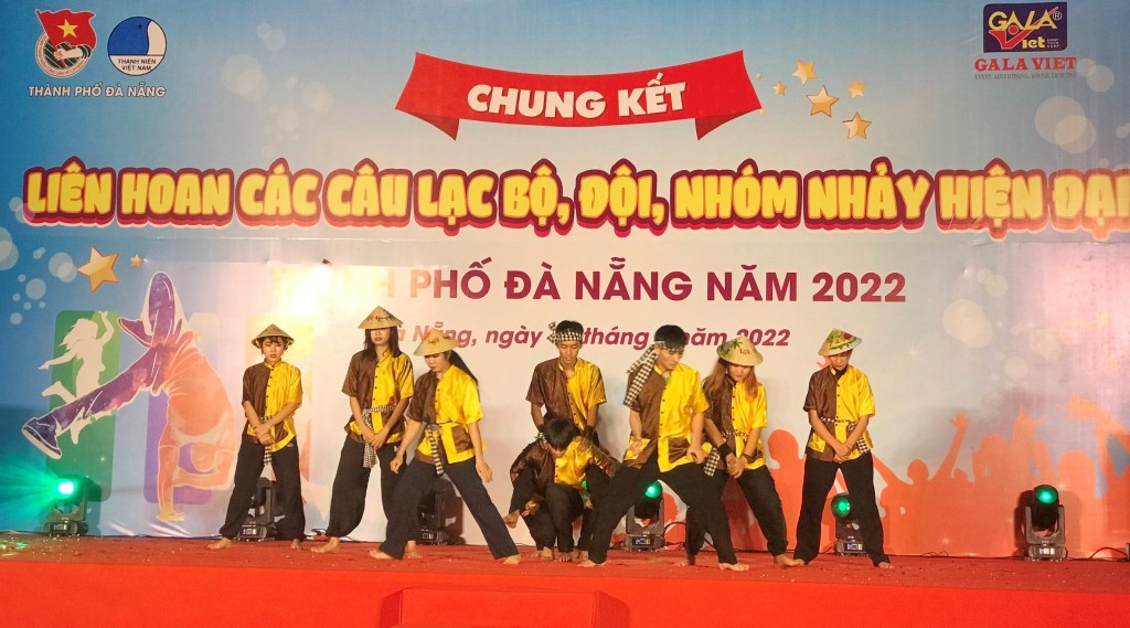 15 nhóm nhảy xuất sắc nhất sẽ biểu diễn các điệu nhảy hiện đại, rap, hiphop, poping.... (Ảnh Út Vũ)