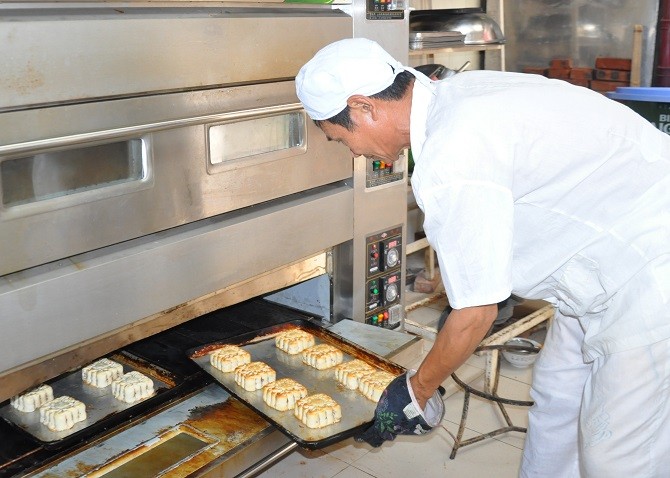 Các cơ sở sản xuất bánh trung thu cần đảm bảo các quy định về an toàn thực phẩm.