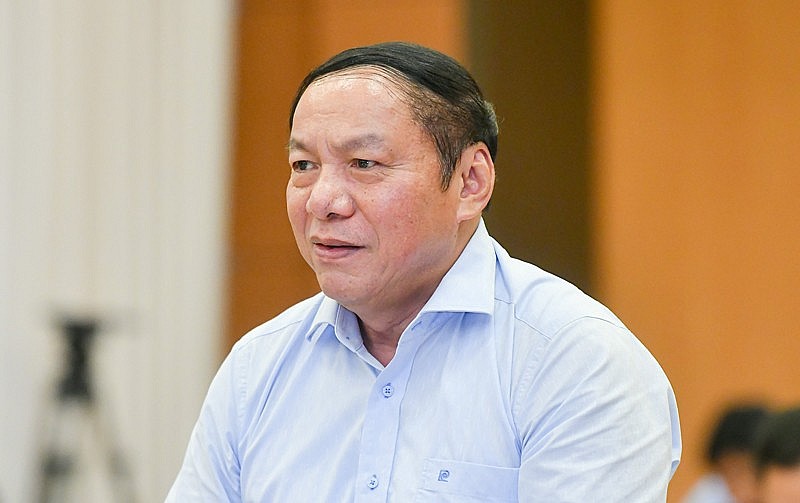 Bộ trưởng Văn hóa, Thể thao và Du lịch Nguyễn Văn Hùng phát biểu tại phiên họp.