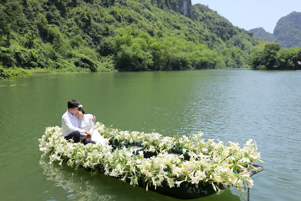 Sao mai Sông Thao tái xuất với bộ đôi MV tự sáng tác