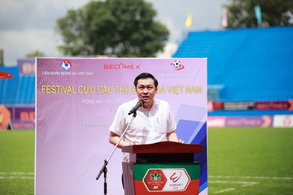 Ông Cao Văn Chóng – Phó Giám đốc Sở Văn hóa, Thể thao và Du lịch tỉnh Bình Dương, Phó Chủ tịch LĐBĐVN, trưởng Ban Tổ chức Festival phát biểu khai mạc Ông Cao Văn Chóng – Phó Giám đốc Sở Văn hóa, Thể thao và Du lịch tỉnh Bình Dương, Phó Chủ tịch LĐBĐVN, trưởng Ban Tổ chức Festival phát biểu khai mạc