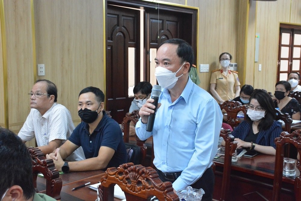 Người dân có ý kiến tại hội nghị