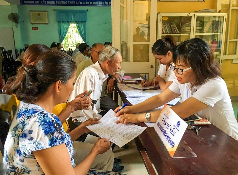 Quận Long Biên hỗ trợ 100% mức đóng BHXH tự nguyện cho hộ nghèo, cận nghèo