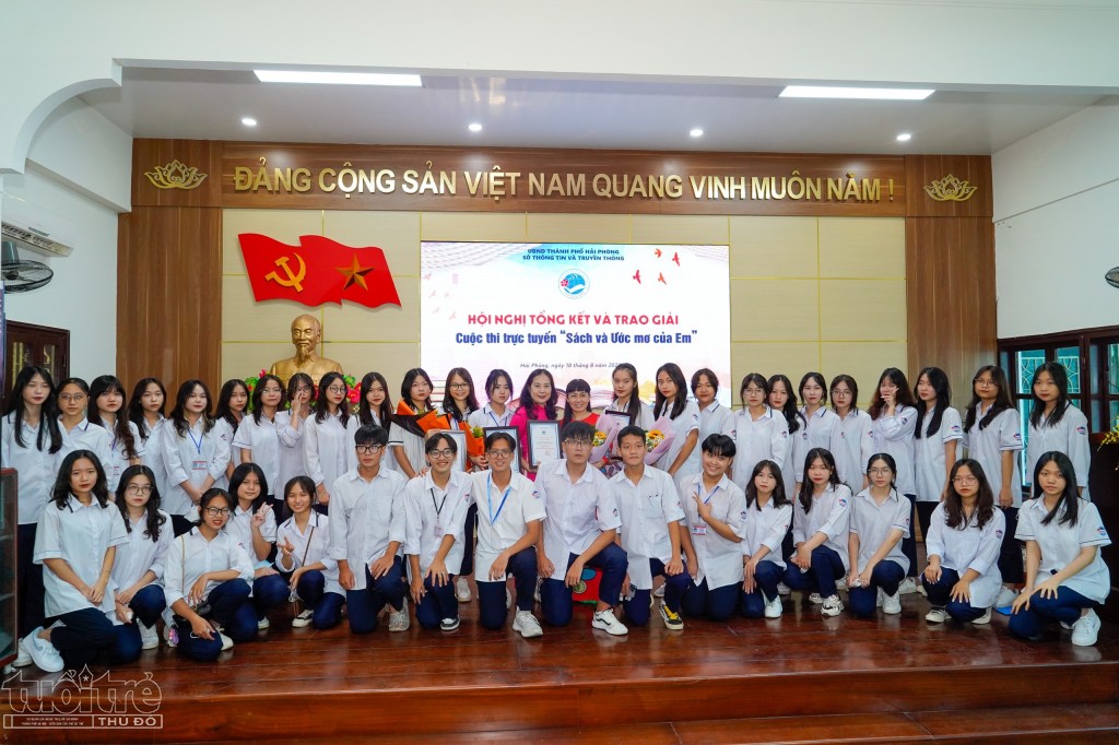 Các thí sinh là học sinh các trường tham gia cuộc thi