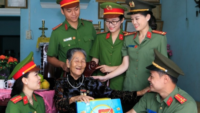 Bài 2: Xây dựng hình ảnh chiến sĩ Công an trẻ trong thời kỳ mới