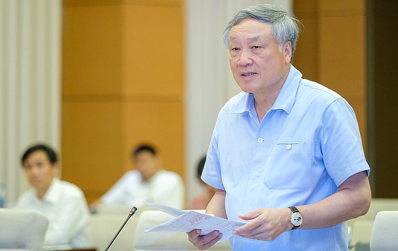 Chánh án Tòa án nhân dân Tối cao Nguyễn Hòa Bình phát biểu tại phiên họp.