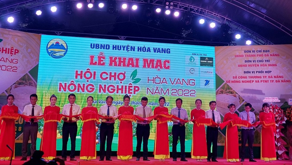 Cắt  băng khai mạc tại Hội chợ Nông nghiệp Hòa Vang 2022