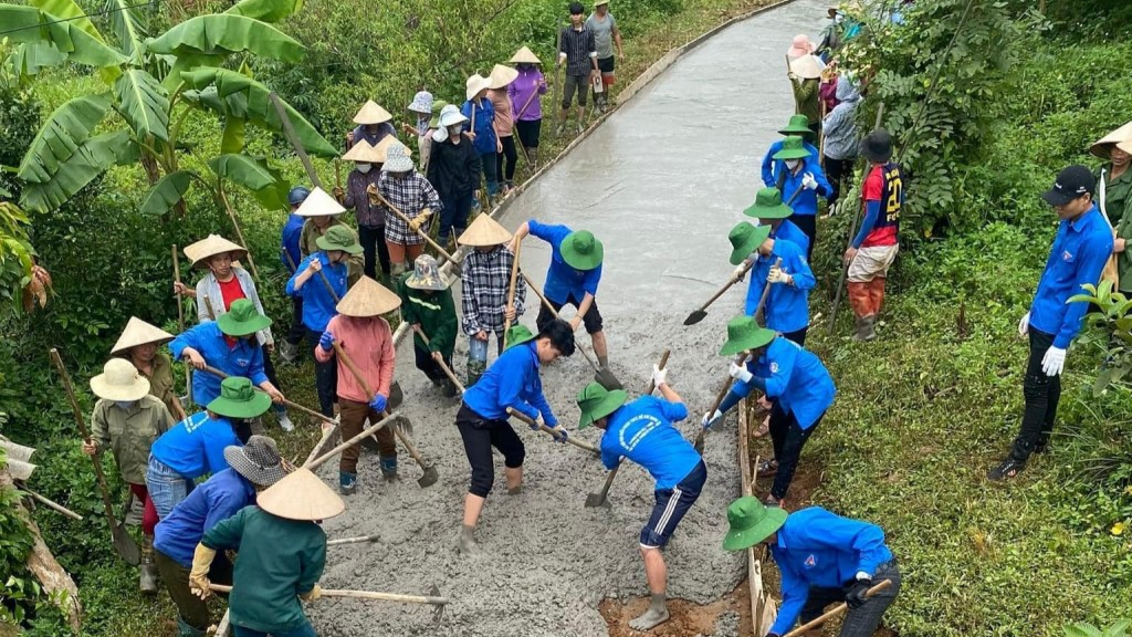 Con đường được bê tông hóa với chiều dài 135m 