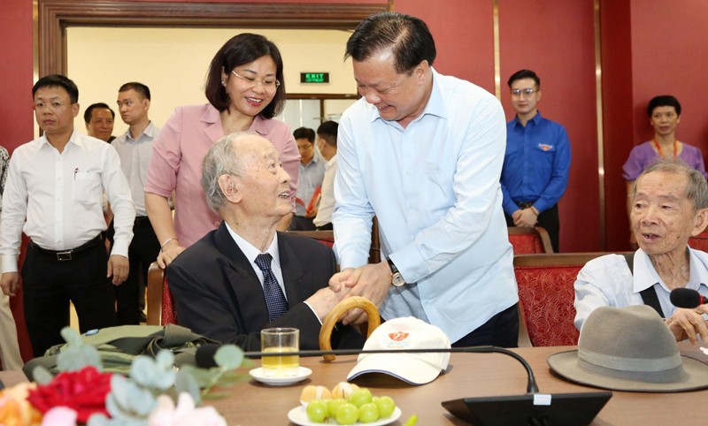 Trân trọng quá khứ hào hùng, tinh thần bất khuất của các chiến sĩ thành Hoàng Diệu