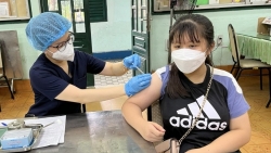 TP Hồ Chí Minh: Nhiều phụ huynh còn lo sợ việc tiêm vaccine phòng COVID-19 cho con