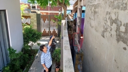Đà Nẵng: Hàng xóm thân thiết kéo nhau ra tòa vì 1,6m2 đất tường rào?