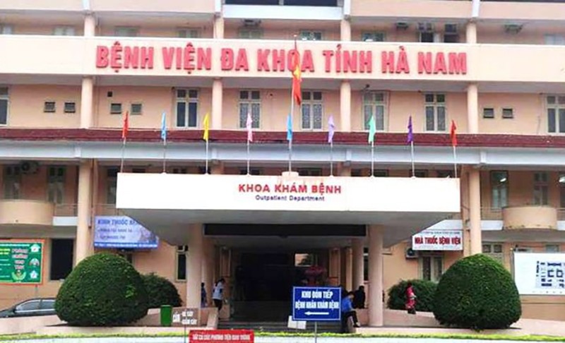 Cảnh sát đang điều tra vụ người đàn ông vào viện thăm người nhà rồi rút súng tự vẫn