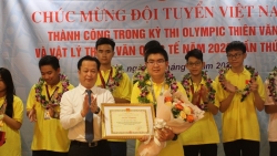 Sở GD&ĐT Hà Nội chúc mừng đội tuyển Olympic Vật lý Thiên văn đạt thành tích xuất sắc