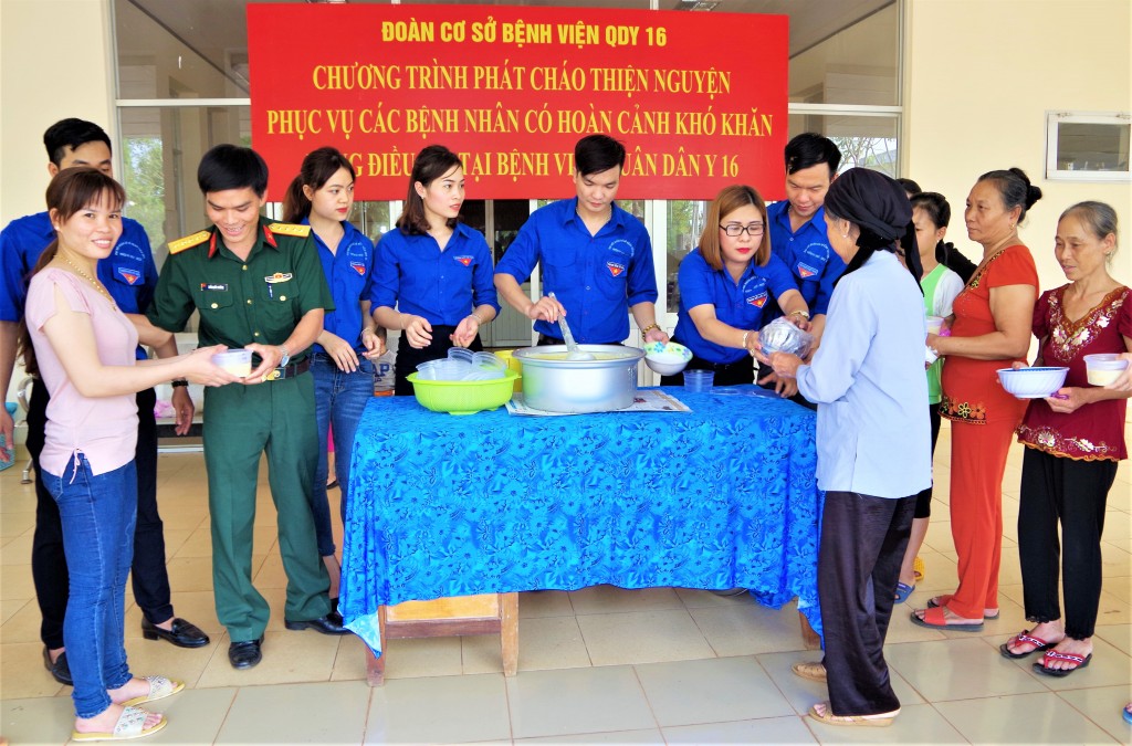 ĐVTN Bệnh viện Quân dân y 16 phát huy Mô hình “Nồi cháo thiện nguyện” phát miễn phí cho người bệnh và thân nhân điều trị tại Bệnh viện