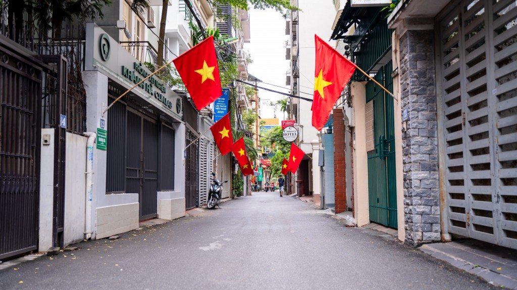 Hà Nội từ ngõ nhỏ đến phố lớn, nhà nhà tưng bừng chào mừng ngày Quốc khánh