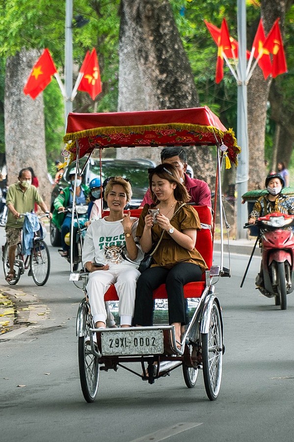 Hà Nội từ ngõ nhỏ đến phố lớn, nhà nhà tưng bừng chào mừng ngày Quốc khánh