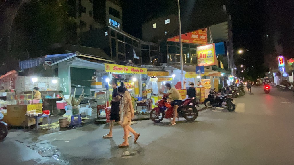 Tái diễn nghiêm trọng tình trạng hàng quán lấn chiếm vỉa hè, lòng lề đường