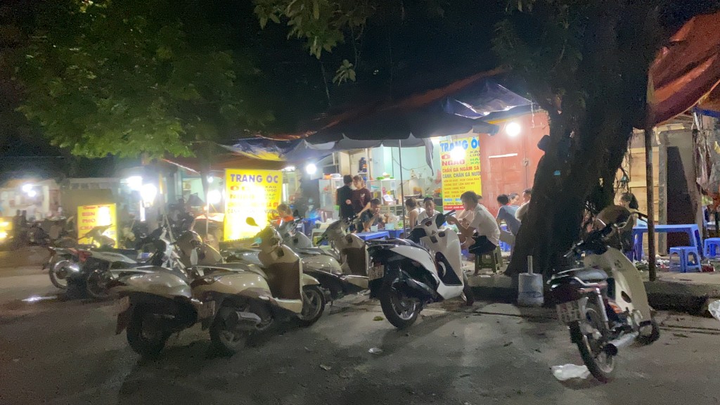 Tái diễn nghiêm trọng tình trạng hàng quán lấn chiếm vỉa hè, lòng lề đường