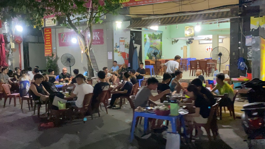 Tái diễn nghiêm trọng tình trạng hàng quán lấn chiếm vỉa hè, lòng lề đường