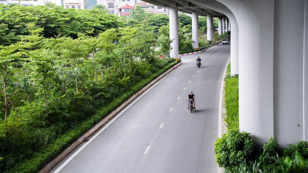 Nhìn từ trên cao, con đường Phạm Văn Đồng được phủ màu xanh mát thay thế hình ảnh trơ trọi, trống trơn chỉ có xe cộ, cao ốc… như trước