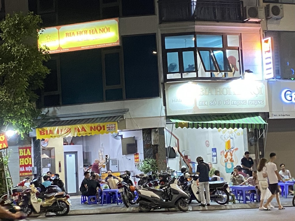 Tái diễn nghiêm trọng tình trạng hàng quán lấn chiếm vỉa hè, lòng lề đường