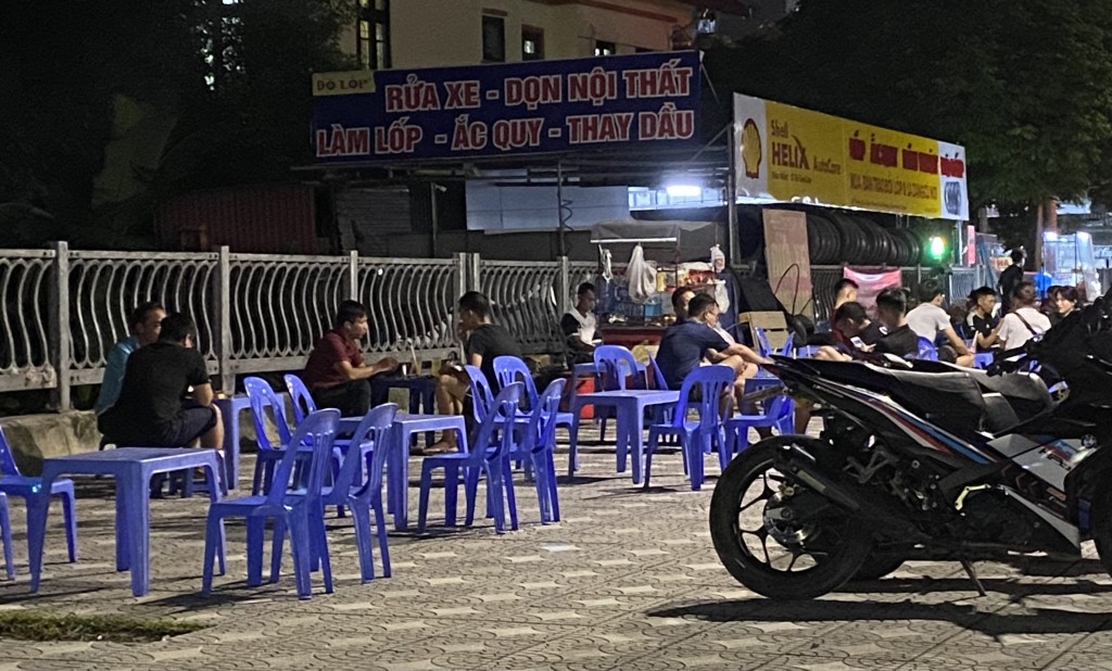 Tái diễn nghiêm trọng tình trạng hàng quán lấn chiếm vỉa hè, lòng lề đường